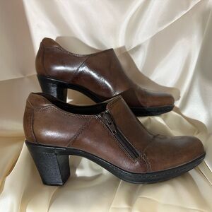 CLARKS 7.5 bootie all leather (B8)